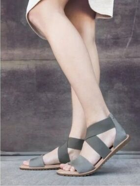 Sorel Ella Leather Gore Strappy Stretch Flat Sandals Size 5 In Sage Green
